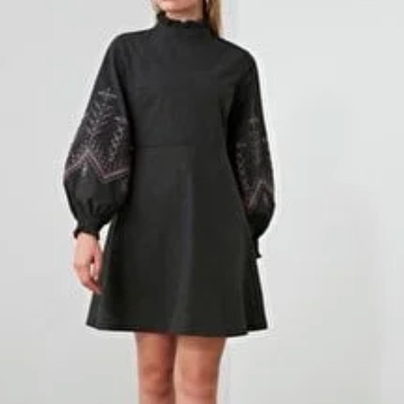 Chic Mini Dress - Picture 1 of 3